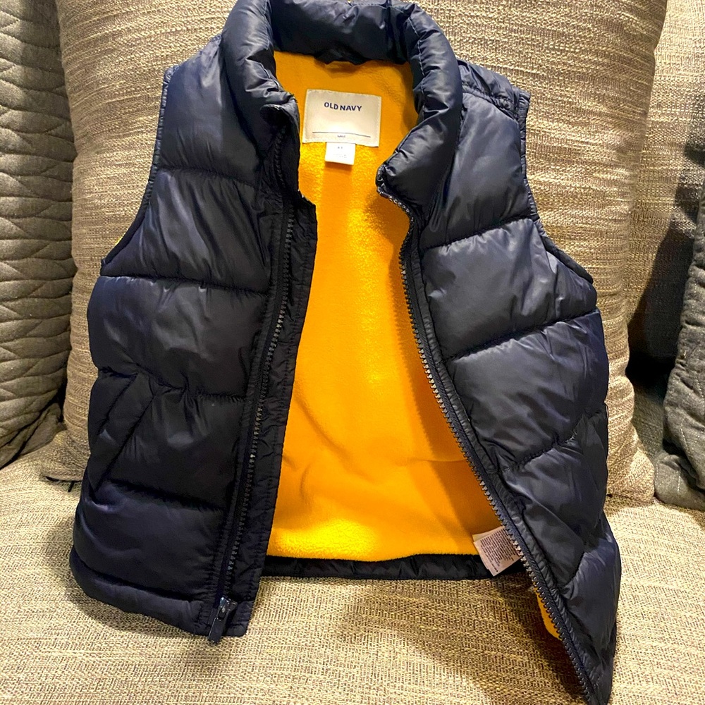 Boys Old Navy puffer vest